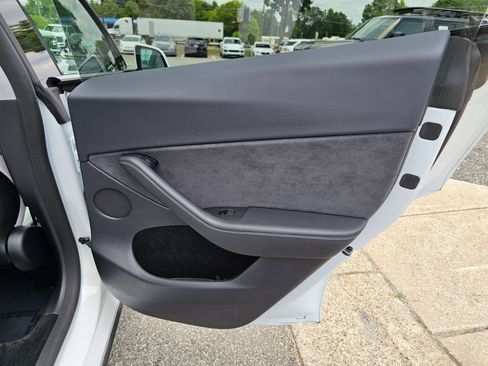 Used 2023 Tesla Model Y Long Range AWD/4WD image 24