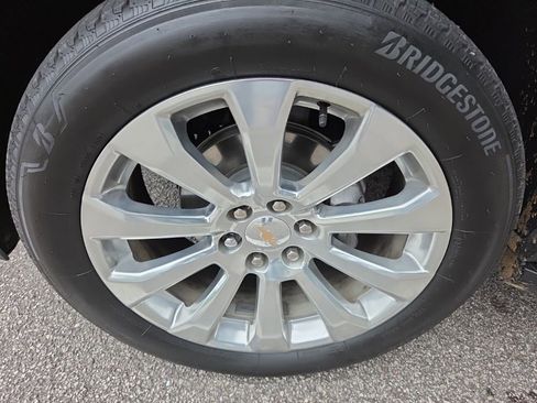 Used 2024 Chevrolet Tahoe Premier w/ Premium Package RWD image 3