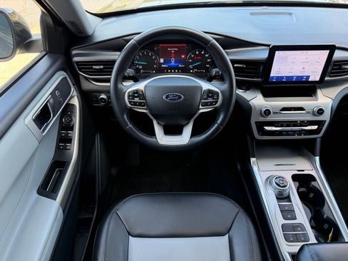 Used 2022 Ford Explorer XLT w/ Equipment Group 202A image 9