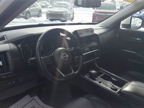 Used 2022 Nissan Pathfinder SL w/ SL Black Package image 14