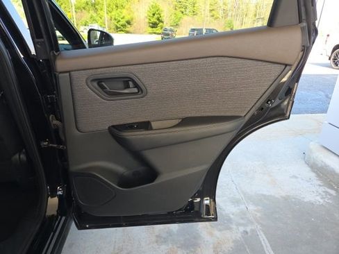 Used 2021 Nissan Rogue S image 46