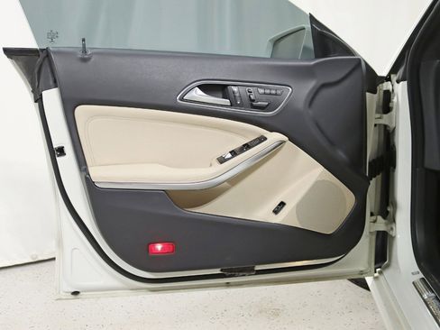 Used 2015 Mercedes-Benz CLA 250 CLA 250 image 27