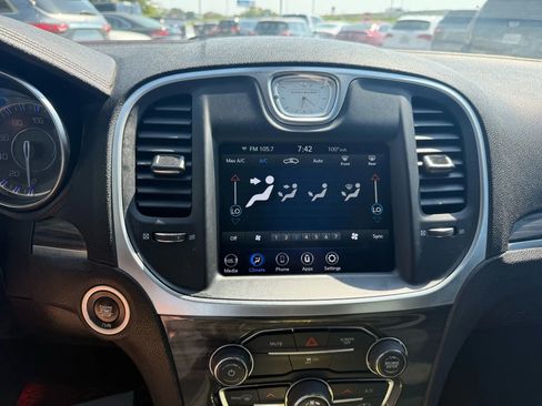 Used 2020 Chrysler 300 Touring w/ Chrome Appearance Package image 17