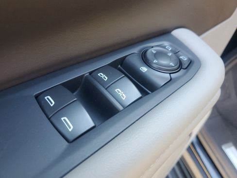 Used 2025 Chevrolet Tahoe LT image 18