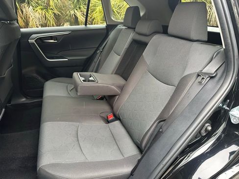 Used 2025 Toyota RAV4 XLE FWD image 29
