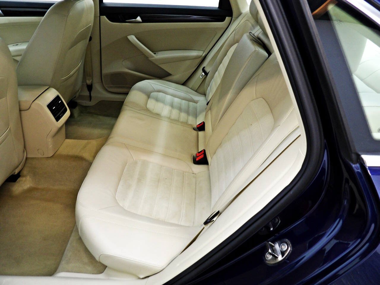 Used 2014 Volkswagen Passat TDI SEL Premium FWD image 10