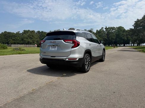 Used 2022 GMC Terrain SLT w/ Infotainment Package II FWD image 5