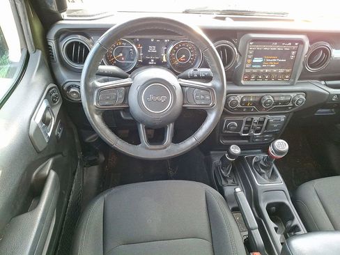 Used 2022 Jeep Wrangler Unlimited Sport image 2