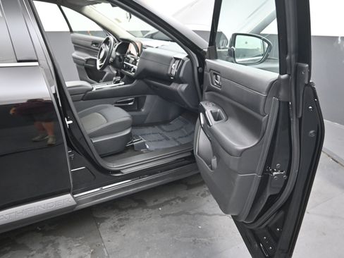 Used 2024 Nissan Pathfinder SV image 21