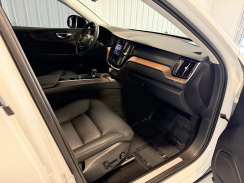 Used 2024 Volvo XC60 B5 Plus AWD/4WD image 23