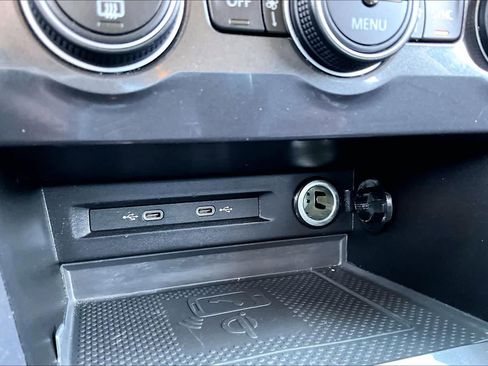 Used 2021 Volkswagen Tiguan SE image 20