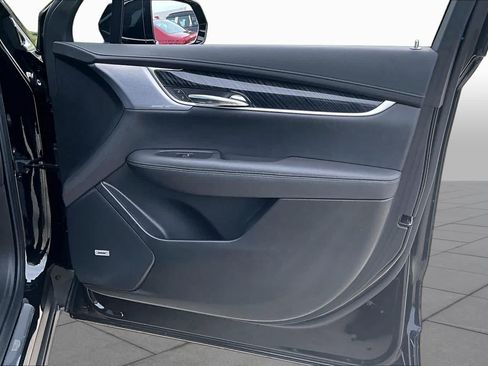 Used 2024 Cadillac XT6 Premium Luxury FWD image 25