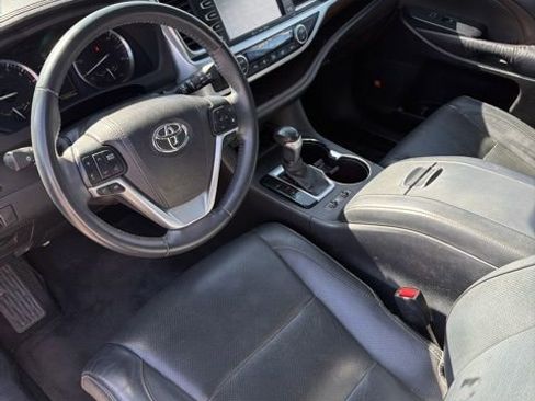 Used 2016 Toyota Highlander Limited w/ Driver Technology Package image 18