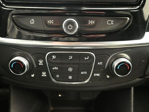 Used 2023 Chevrolet Traverse LT image 15