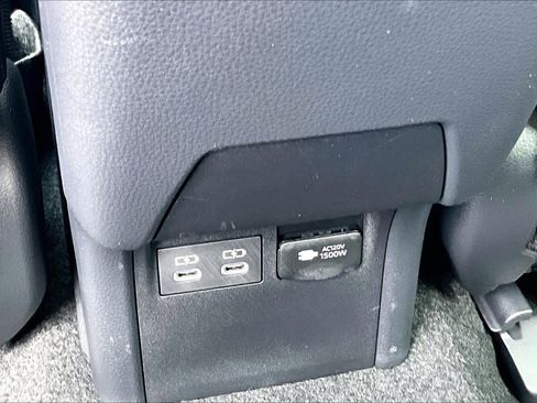 Used 2026 Toyota Prius Plug-In Hybrid image 32