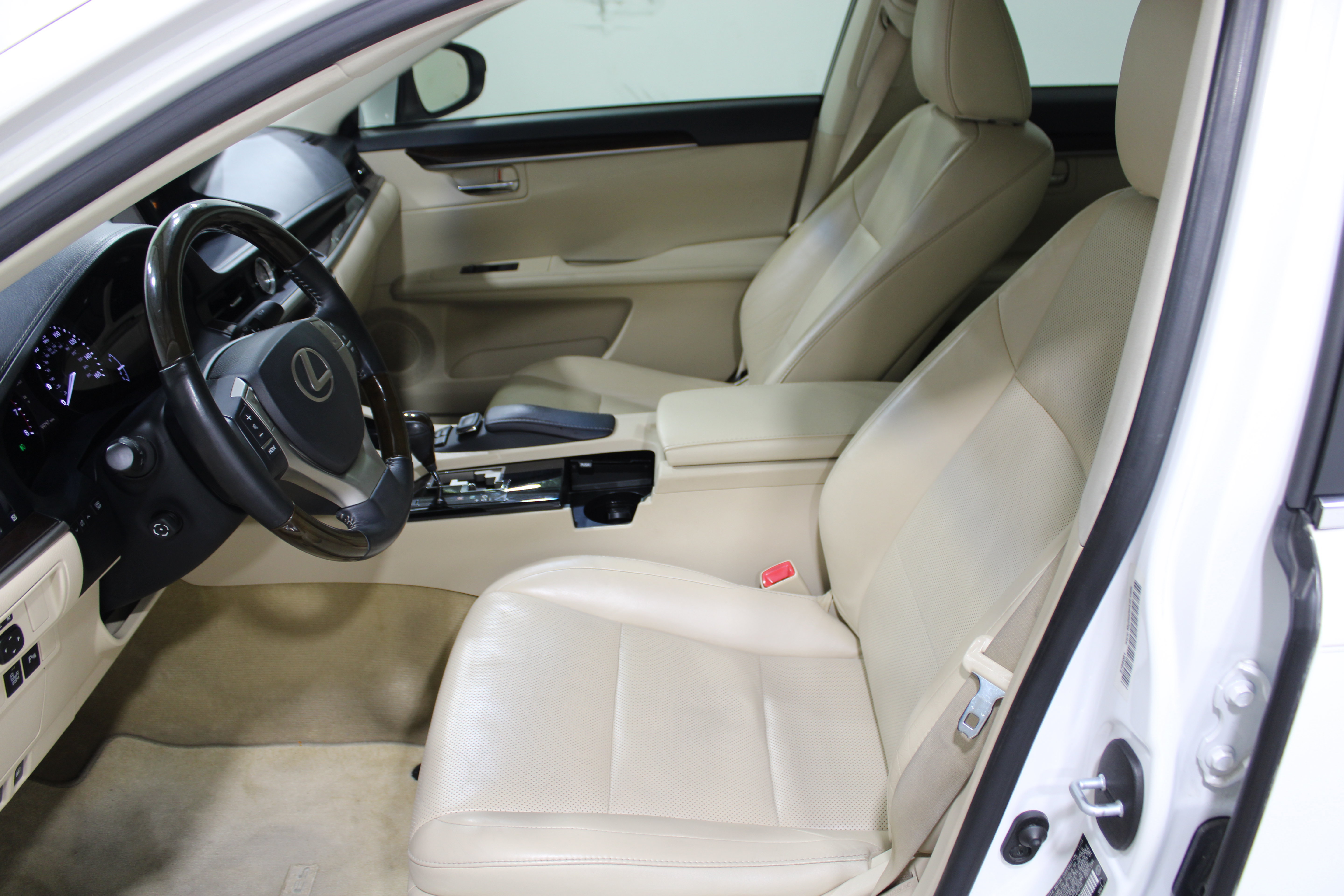 Used 2015 Lexus ES 350 w/ Luxury Package FWD image 12