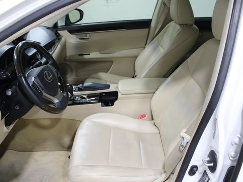 Used 2015 Lexus ES 350 w/ Luxury Package FWD image 12