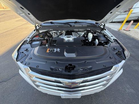 Used 2017 Cadillac Escalade Premium Luxury AWD/4WD image 39