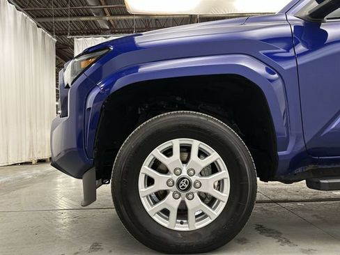 Used 2024 Toyota Tacoma SR5 AWD/4WD image 22