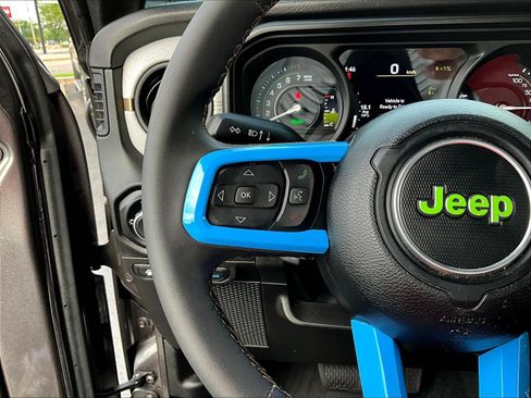Used 2024 Jeep Wrangler Unlimited AWD/4WD image 11