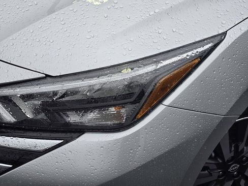 Used 2025 Nissan Versa SV image 9