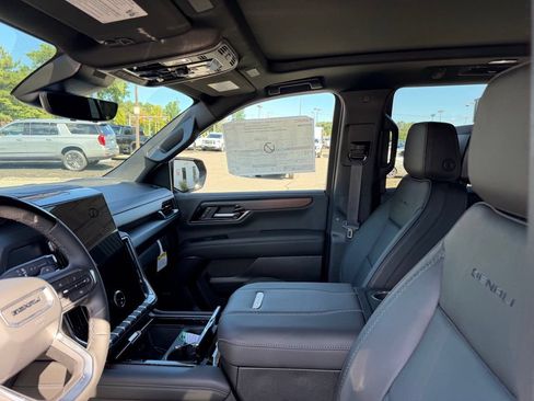New 2026 GMC Yukon Denali w/ Denali Reserve Package AWD/4WD image 18