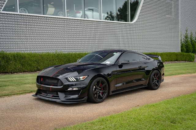 Used 2018 Ford Mustang Shelby GT350R w/ GT350R Equipment Group 920A RWD image 2