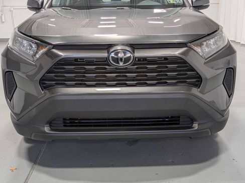 Used 2019 Toyota RAV4 LE image 2