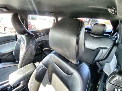 Used 2023 Jeep Compass Latitude image 11