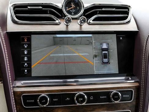 Used 2023 Bentley Bentayga Extended Wheelbase AWD/4WD image 24