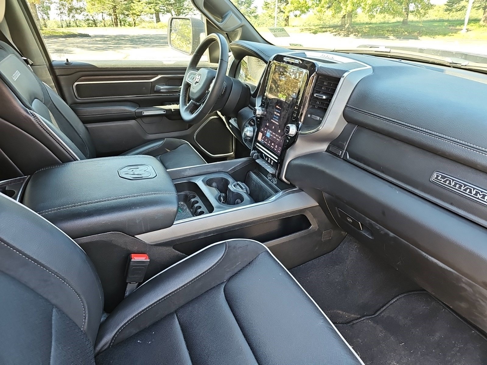 Used 2025 RAM 1500 Laramie w/ Sport Appearance Package AWD/4WD image 10