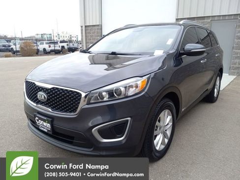Used 2017 Kia Sorento LX w/ LX Convenience Package image 7