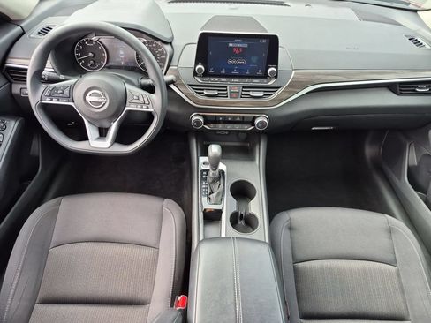 Used 2025 Nissan Altima 2.5 SV FWD image 26
