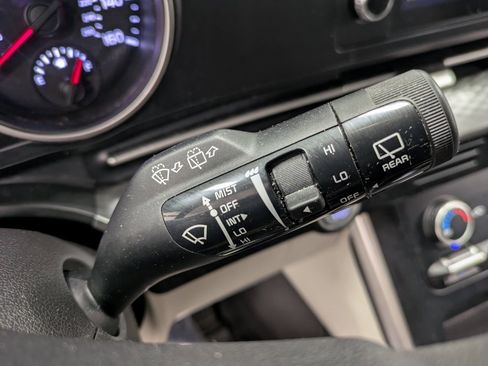 Certified 2022 Kia Carnival LX image 21