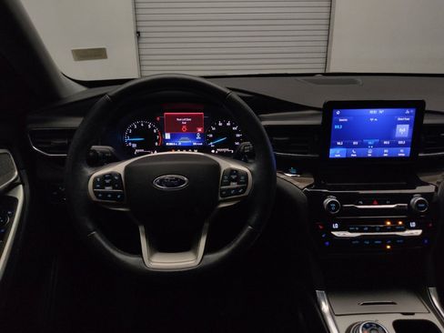 Used 2021 Ford Explorer Limited w/ Equipment Group 301A RWD image 22