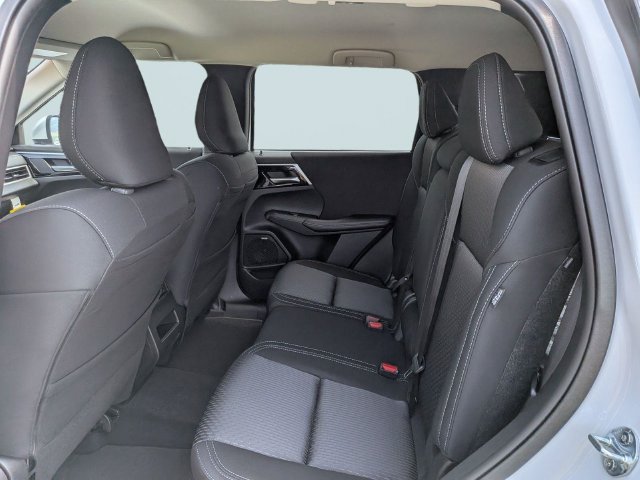 New 2026 Mitsubishi Outlander ES FWD image 12