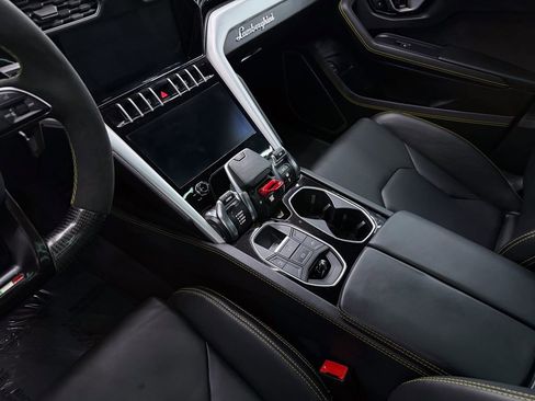 Used 2022 Lamborghini Urus AWD/4WD image 12