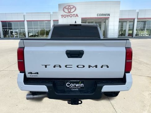 Used 2024 Toyota Tacoma TRD Off-Road w/ TRD Off Road Upgrade Package AWD/4WD image 4