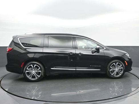 New 2026 Chrysler Pacifica Pinnacle image 6