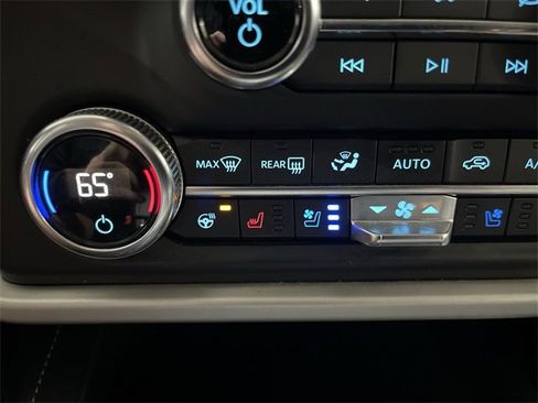 Used 2024 Ford Expedition XLT image 32