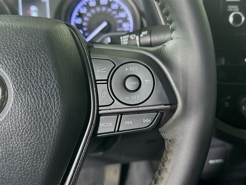 Used 2022 Toyota Camry SE w/ Convenience Package FWD image 17