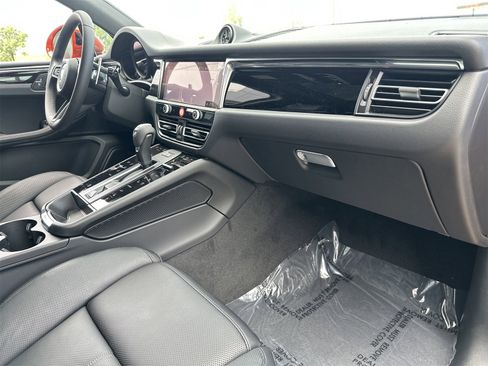 New 2025 Porsche Macan image 18