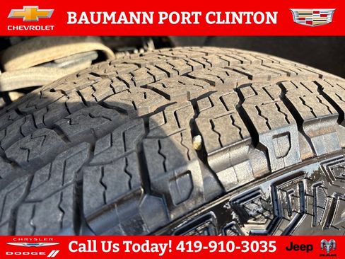 Used 2020 Chevrolet Silverado 1500 Custom w/ Custom Value Package AWD/4WD image 29