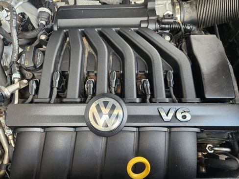 Used 2020 Volkswagen Atlas Cross Sport SEL R-Line AWD/4WD image 32