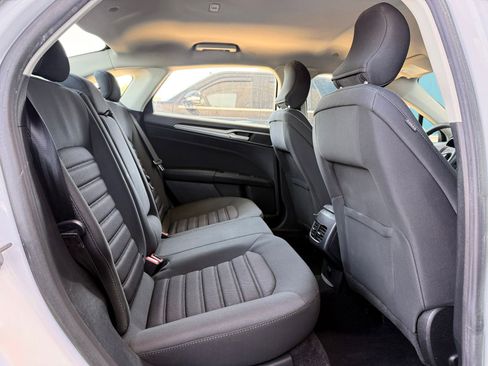 Used 2019 Ford Fusion SE FWD image 16