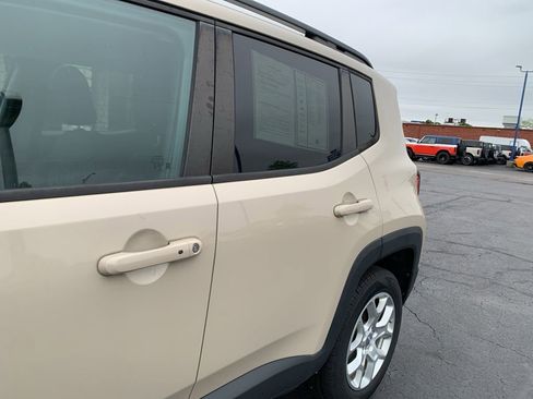 Used 2016 Jeep Renegade Latitude w/ Popular Equipment Group AWD/4WD image 11
