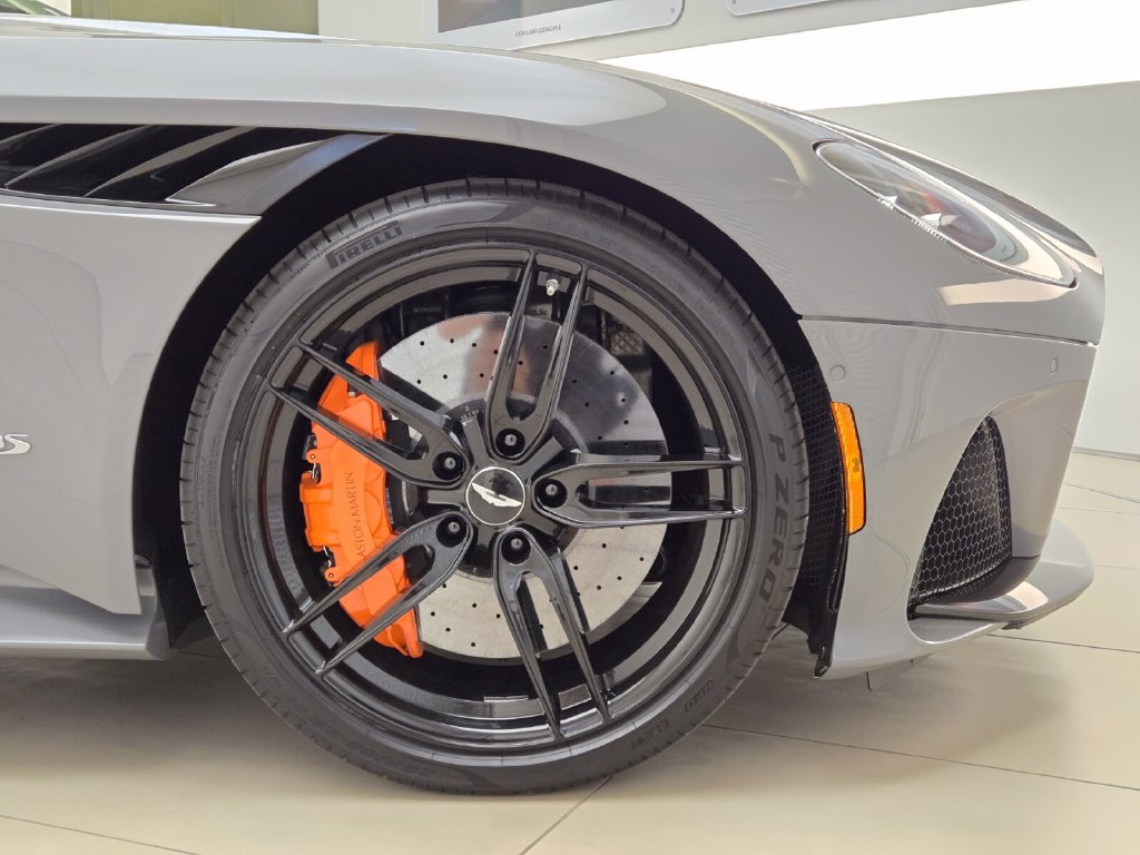 Used 2020 Aston Martin DBS Superleggera RWD image 8