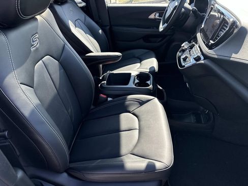 New 2026 Chrysler Pacifica Select w/ S Appearance Package FWD image 19