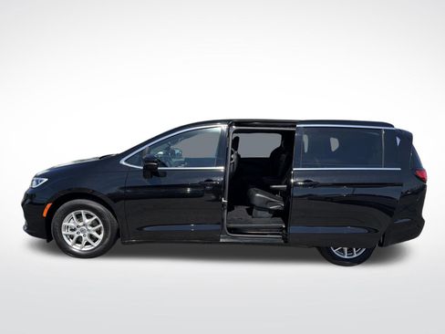 Used 2025 Chrysler Pacifica Select FWD image 19