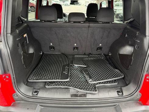 Used 2023 Jeep Renegade Latitude AWD/4WD image 22